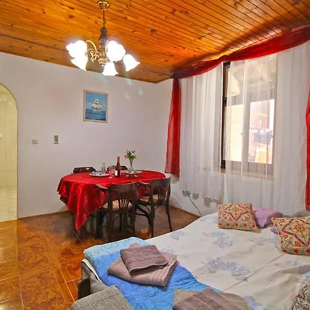 Apartment Luka 2192 *